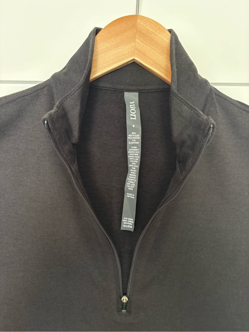 Vuori Black Halo Essential Half‑Zip - Picture 4 of 10